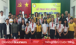 Sun Life Việt Nam trao tặng 120 suấ ...